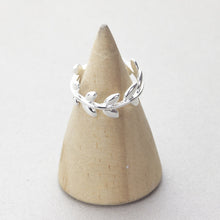 Load image into Gallery viewer, Cute Laurel Rings